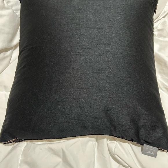 NWOT Aviva Stanoff Mermaid Sequined Black & Champagne Gold Down Pillow 20x 20 - Picture 4 of 5